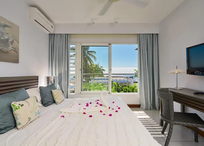 Plage Bleue Beachfront Apartments With Lov