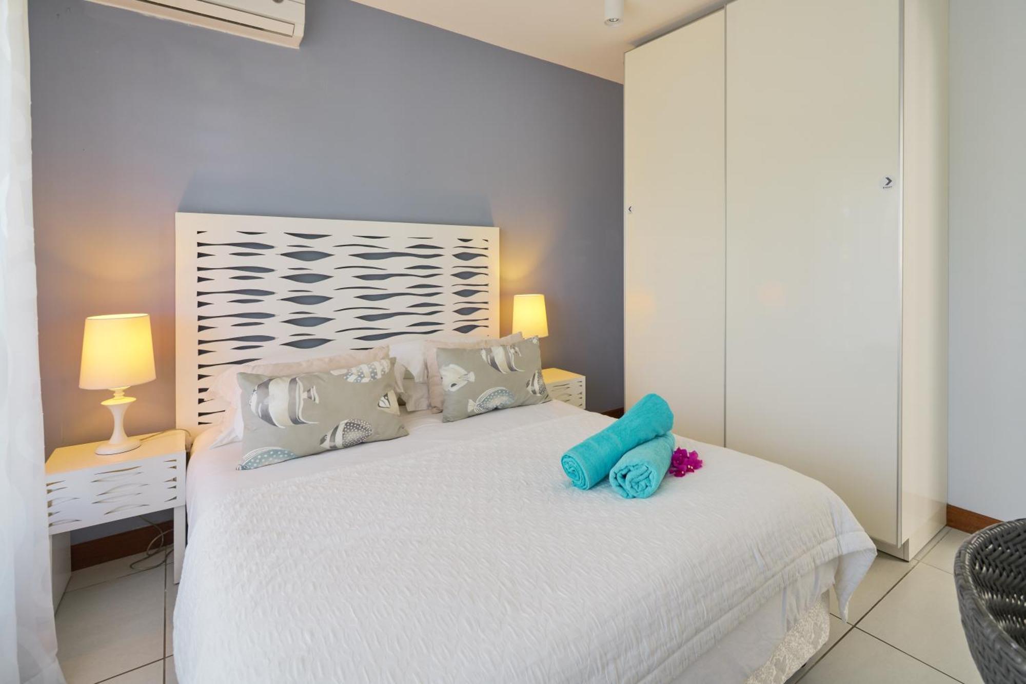 Bleue Beachfront With Lov Apartment