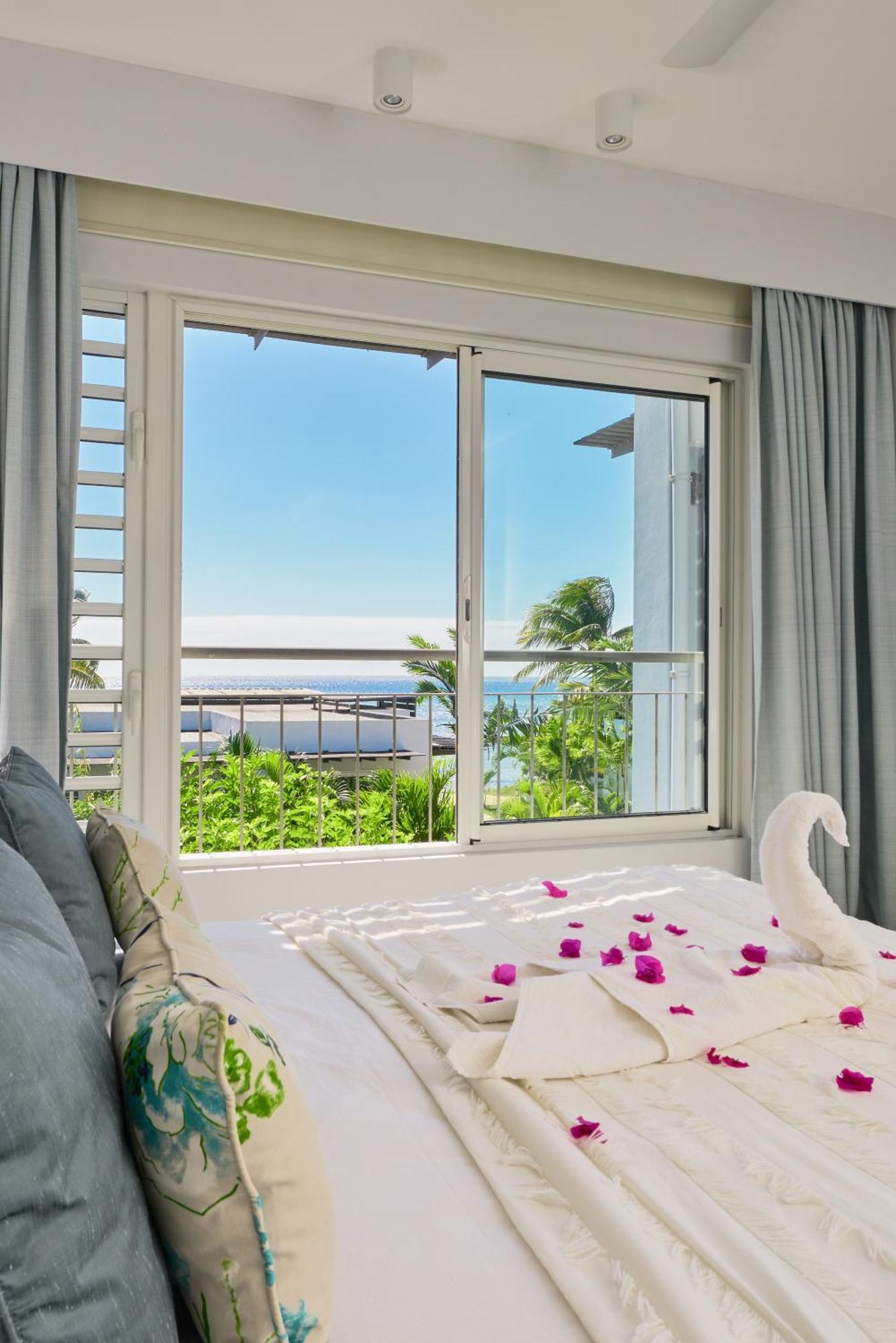 Bleue Beachfront With Lov Trou aux Biches